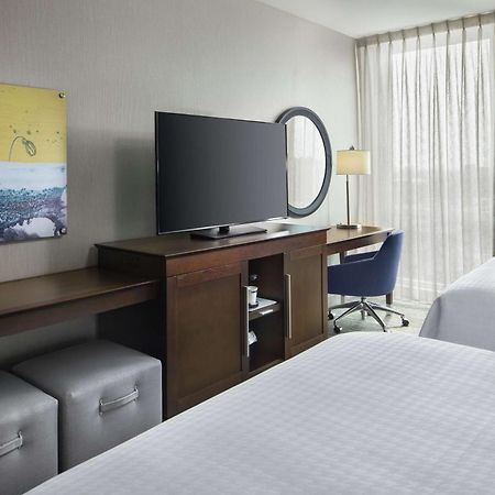 Hampton Inn & Suites Teaneck/Glenpointe Εξωτερικό φωτογραφία
