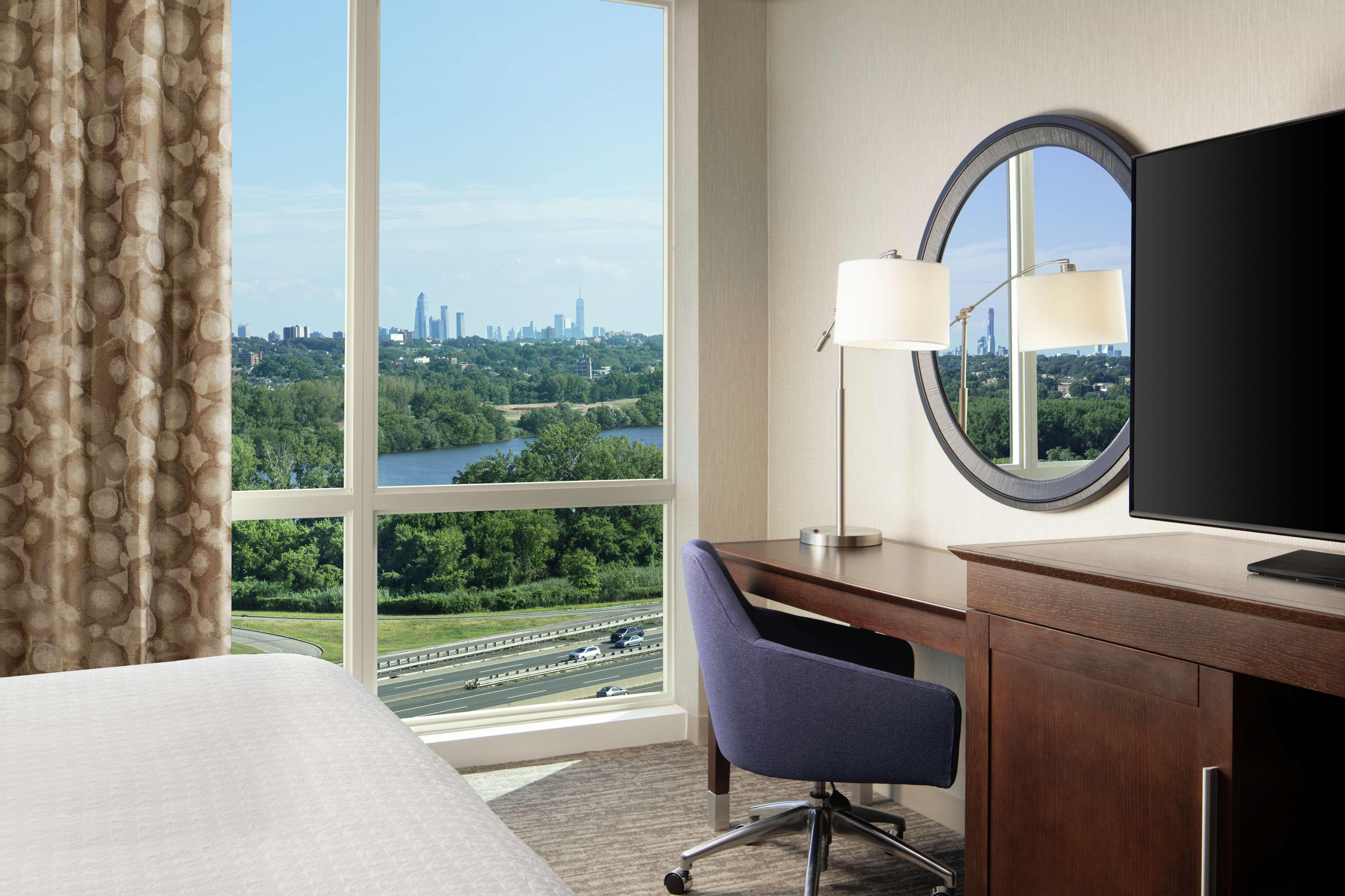 Hampton Inn & Suites Teaneck/Glenpointe Εξωτερικό φωτογραφία