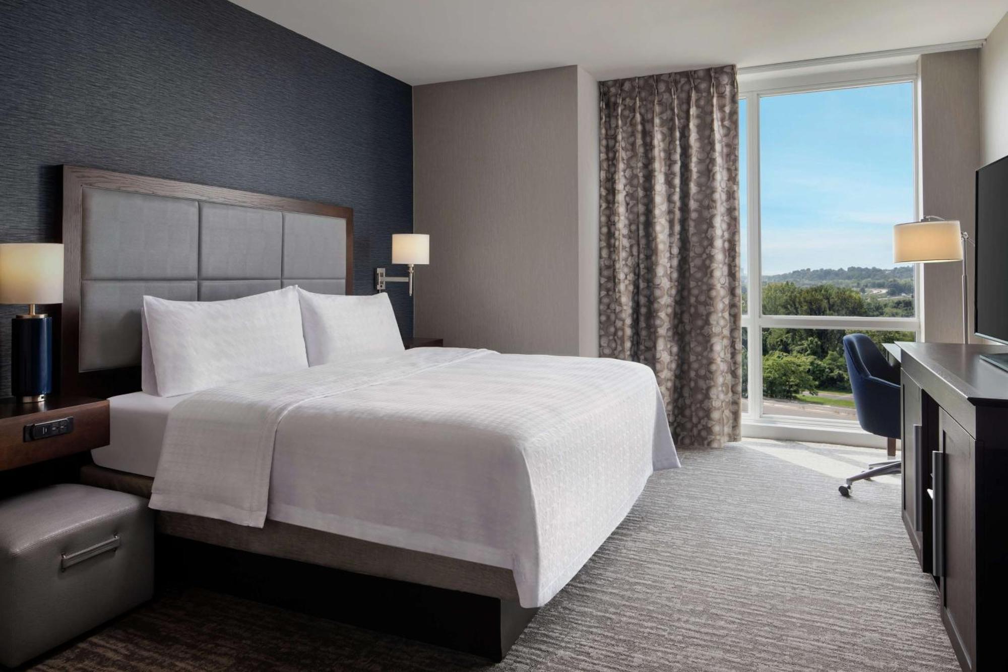 Hampton Inn & Suites Teaneck/Glenpointe Εξωτερικό φωτογραφία