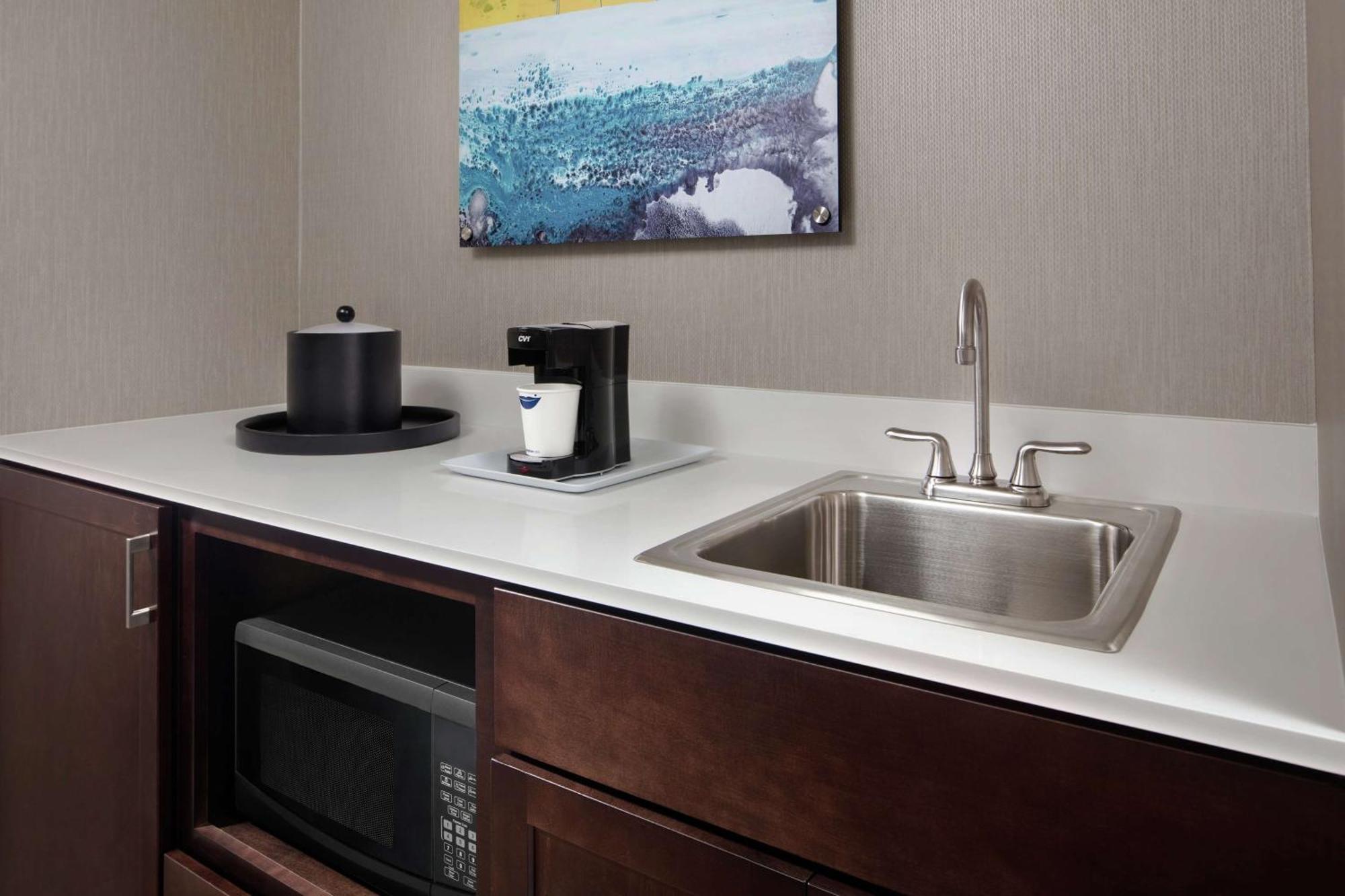 Hampton Inn & Suites Teaneck/Glenpointe Εξωτερικό φωτογραφία