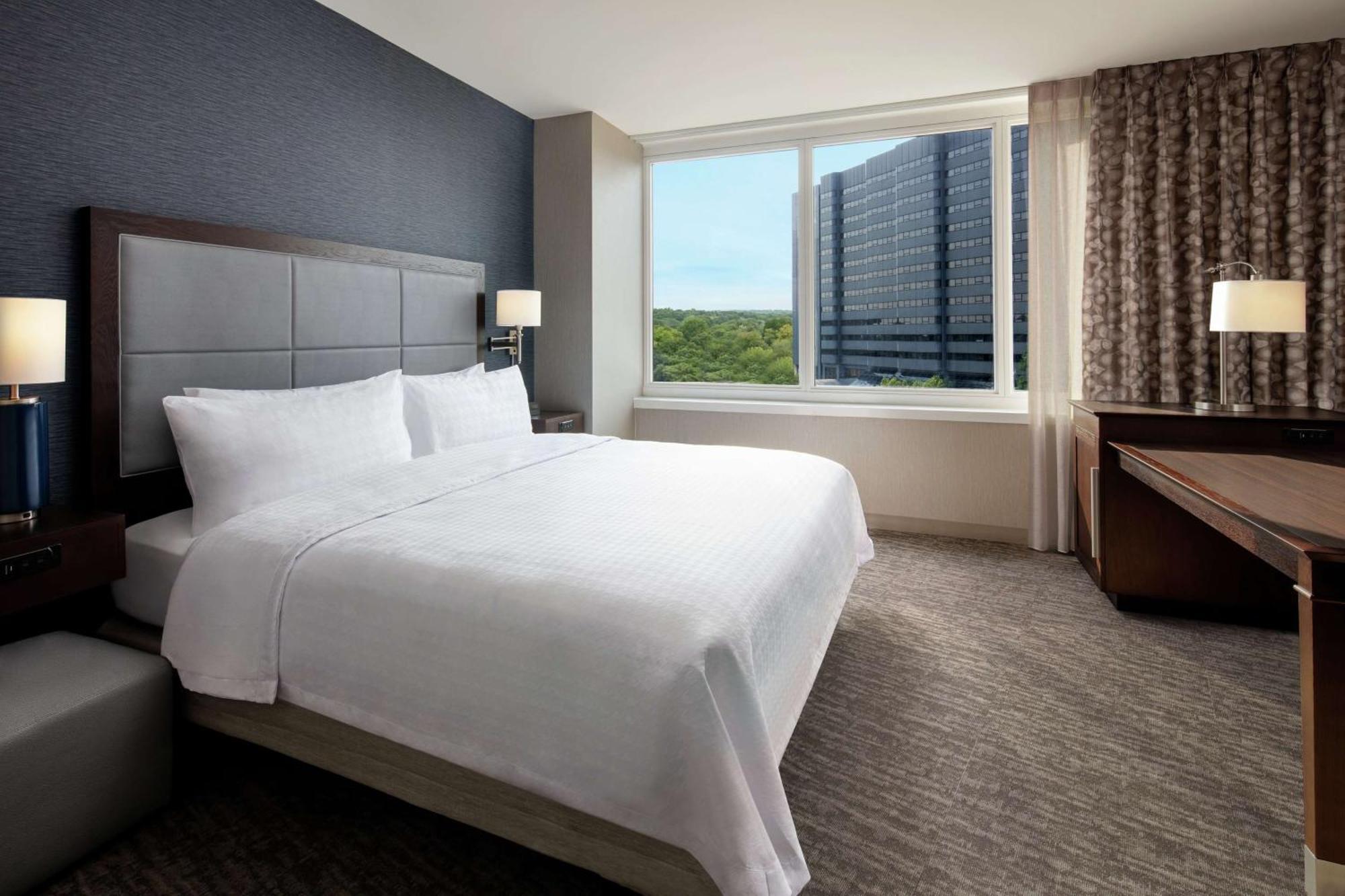 Hampton Inn & Suites Teaneck/Glenpointe Εξωτερικό φωτογραφία
