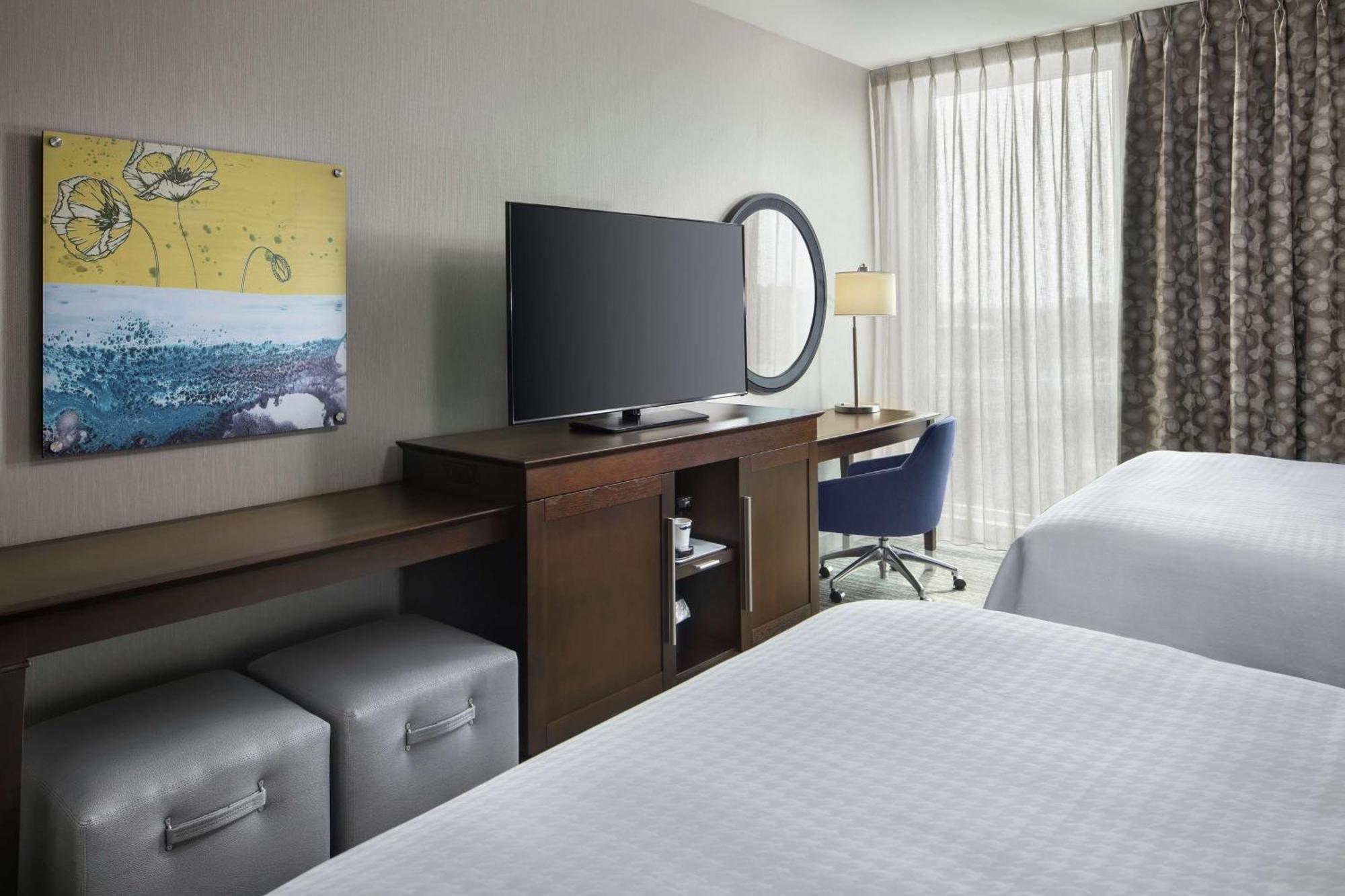 Hampton Inn & Suites Teaneck/Glenpointe Εξωτερικό φωτογραφία