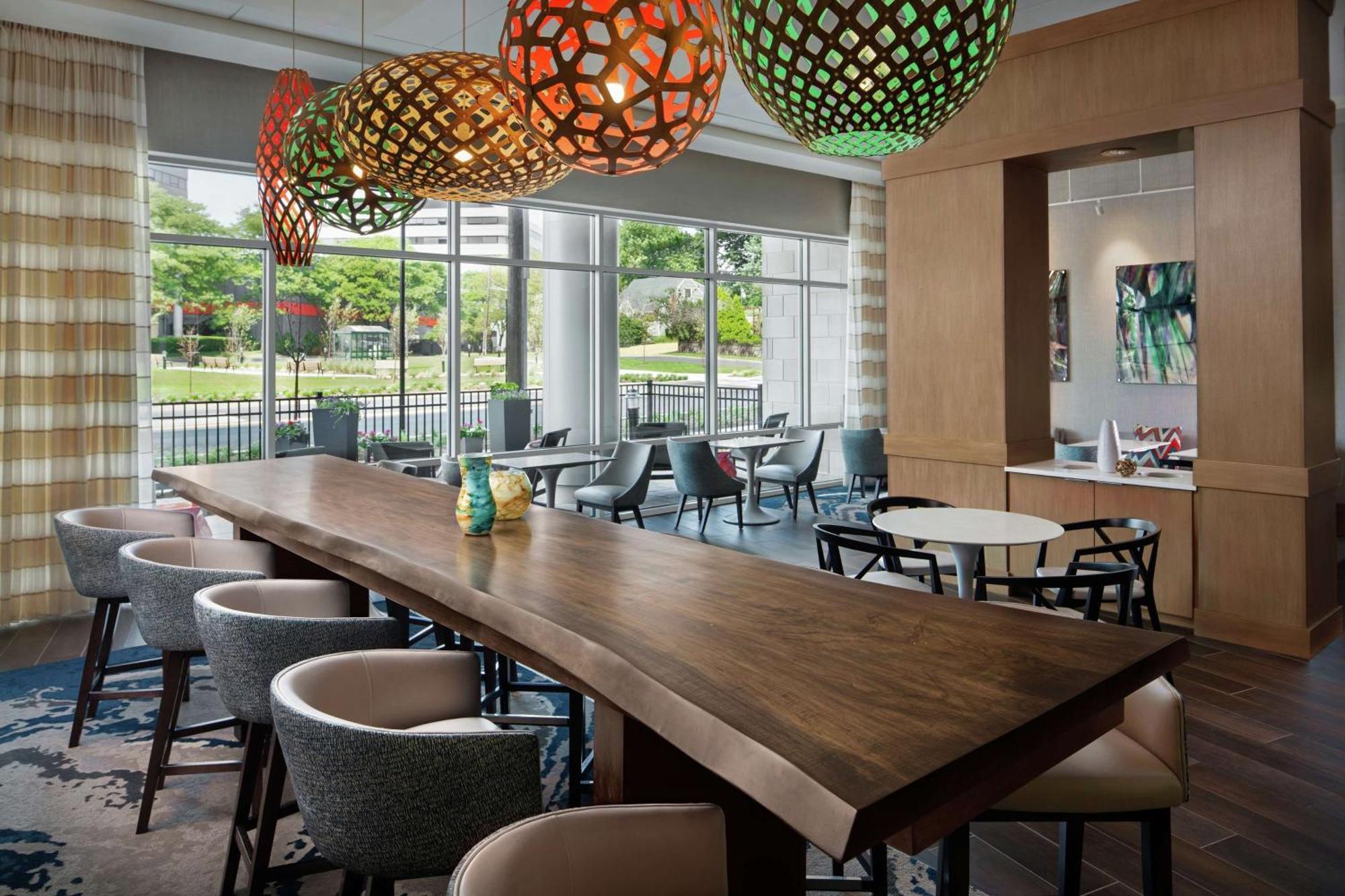 Hampton Inn & Suites Teaneck/Glenpointe Εξωτερικό φωτογραφία